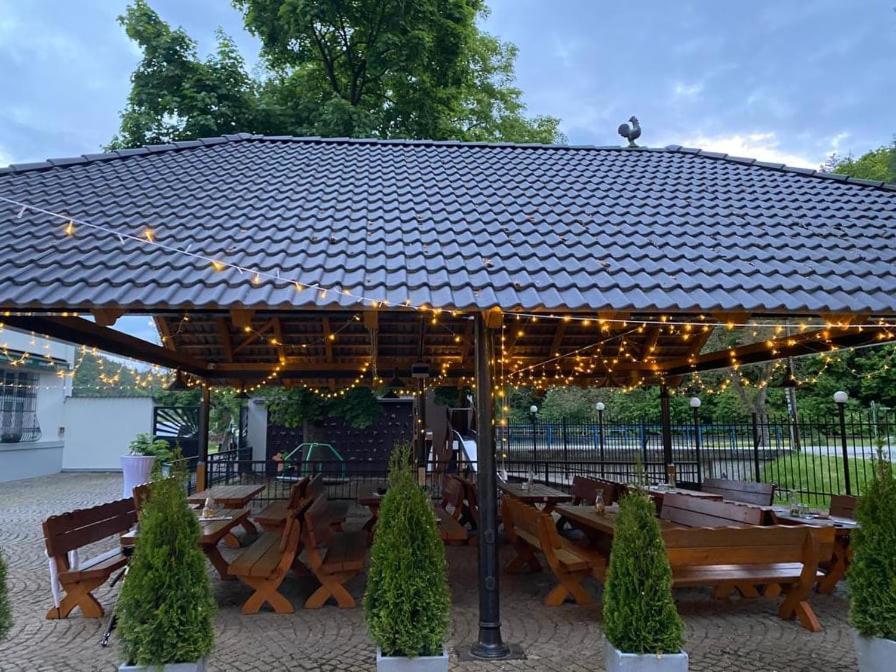 Penzion A Restaurace Belecky Mlyn Pteni Exterior photo
