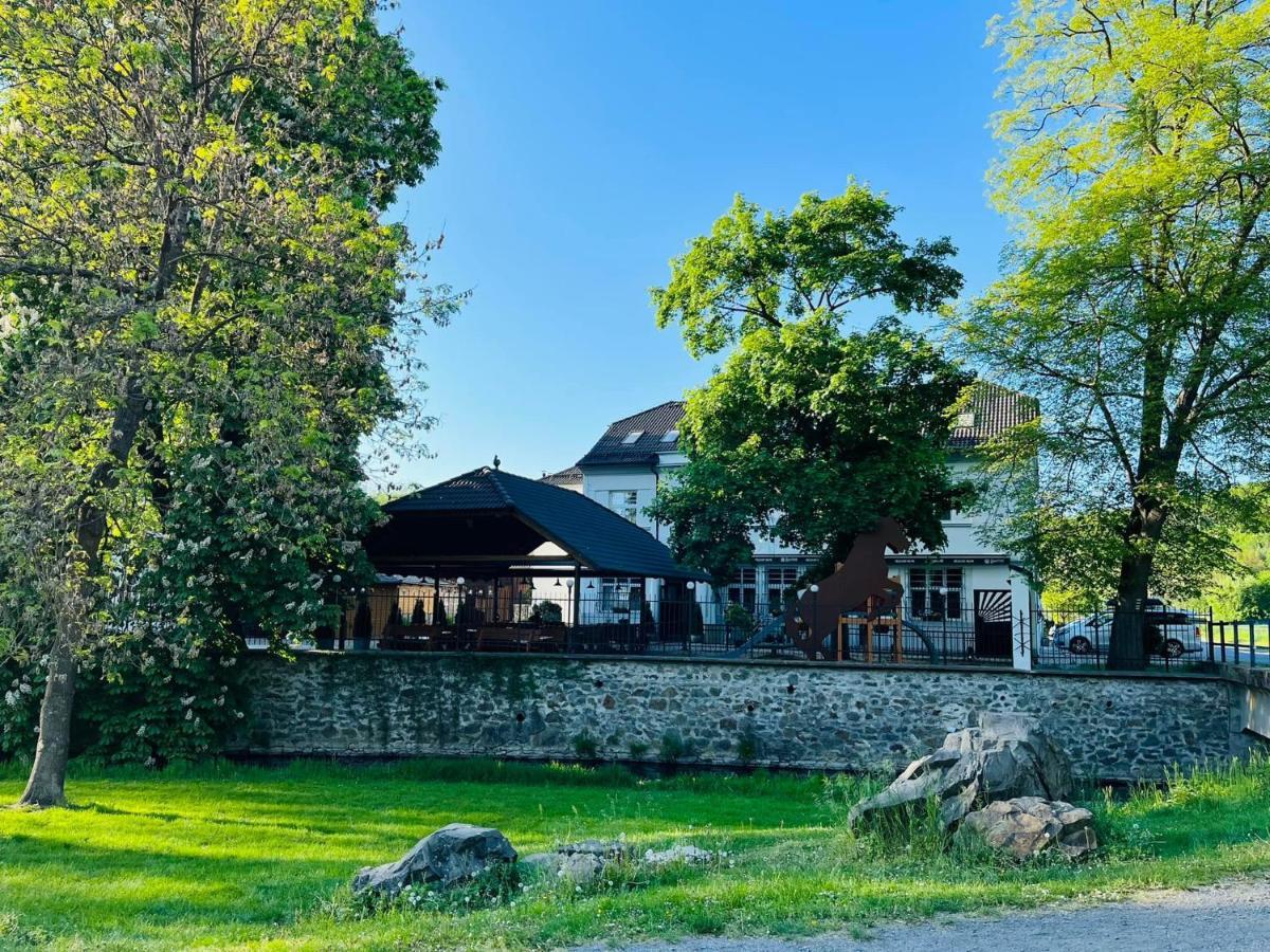Penzion A Restaurace Belecky Mlyn Pteni Exterior photo